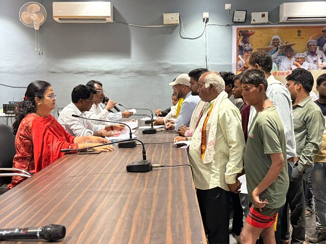 मुंगेली जनदर्शन: प्रशासन की संवेदनशील पहल, एक ही छत के नीचे दर्ज हुए दर्जनों मामले