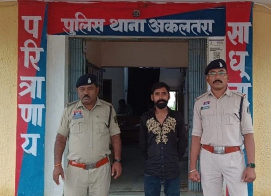 रायपुर का ‘फेक करेंसी रैकेट’: अकलतरा मदिरा दुकान में 500 के नकली नोट खपाने पहुंचा युवक गिरफ्तार