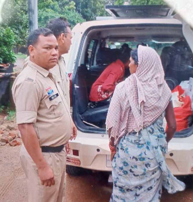 डायल-112 की तत्परता से बची महिला की जान: दुर्गम राहें भी नहीं रोक पाईं नारायणपुर पुलिस का कदम