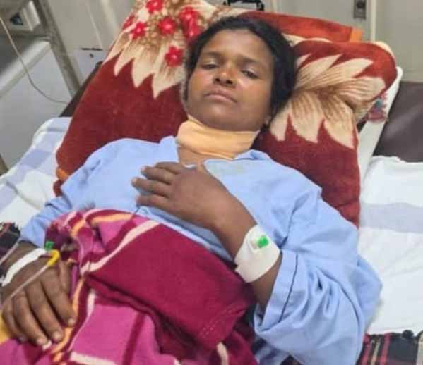मानसिक तनाव में युवक ने ब्लेड से रेता अपना गला; बचाने दौड़ी पत्नी पर भी जानलेवा हमला, दोनों गंभीर