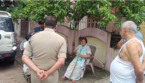 भिलाई में दिनदहाड़े सनसनीखेज वारदात: घर के सामने टहल रही महिला से 3 तोले की सोने की चेन झपटी, हड़बड़ाहट में लुटेरों के हाथ से गिर गई चेन