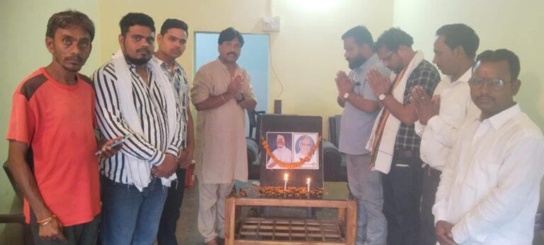 पंडित रविशंकर शुक्ल एवं शहीद विद्याचरण शुक्ल की जयंती पर कांग्रेस भवन में श्रद्धांजलि सभा