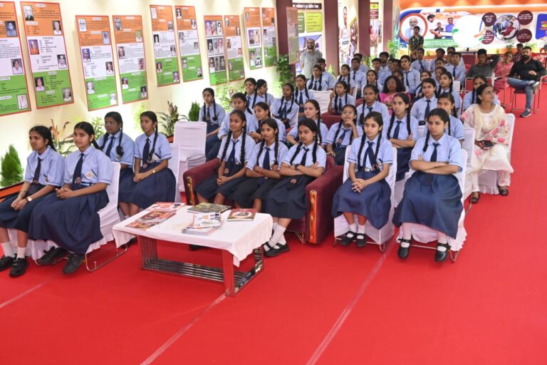 टाउन हॉल की छायाचित्र प्रदर्शनी का हुआ समापन, इतिहास से विकास तक की यात्रा ने किया प्रभावित