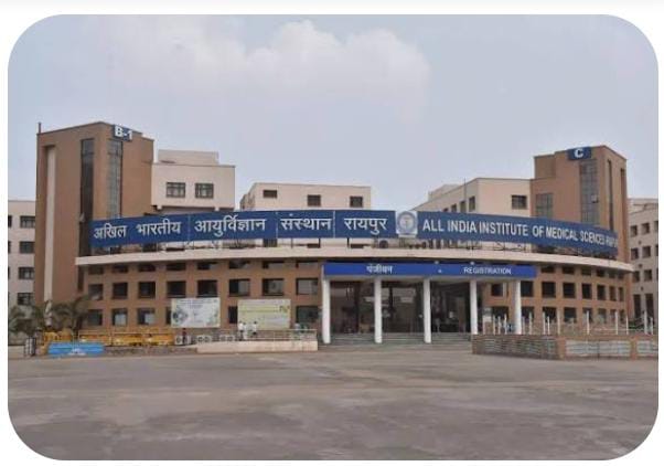 AIIMS रायपुर के दीक्षांत समारोह के आमंत्रण को लेकर सियासी हलचल, सांसद-विधायक और महापौर के नाम गायब