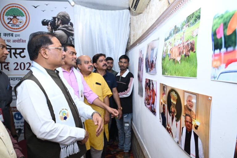 तस्वीरों ने ताजा कीं मुख्यमंत्री विष्णुदेवसाय की पुरानी यादें : मुख्यमंत्री श्री विष्णुदेव साय ‘दृश्य संवाद 2026’ के समापन समारोह में हुए शामिल