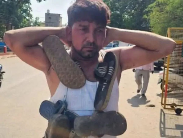 शादी का झांसा देकर दुष्कर्म और जबरन गर्भपात, आरोपी को जूतों की माला पहनाकर थाने ले गए गुस्साए लोग