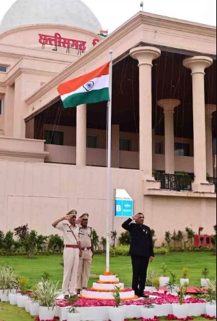विधानसभा के सचिव दिनेश शर्मा ने किया ध्वजारोहण