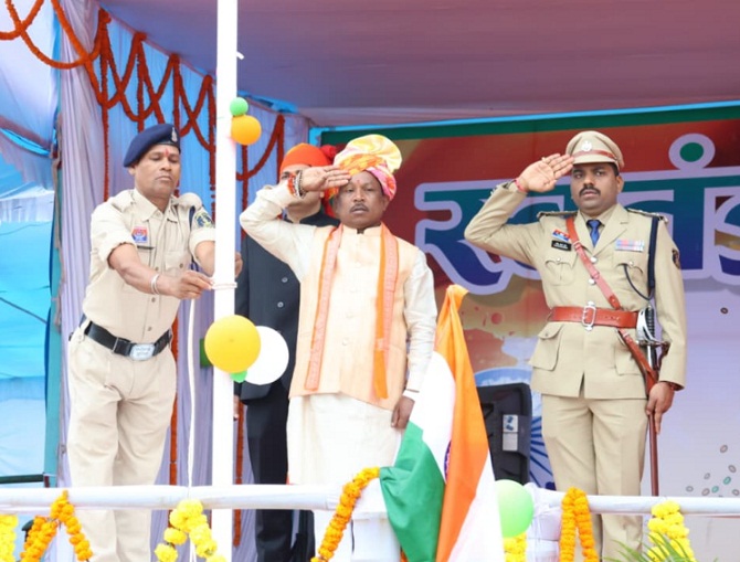 बीजापुर में शान से लहराया तिरंगा, ऐतिहासिक अवसर बना 80वां स्वतंत्रता दिवस