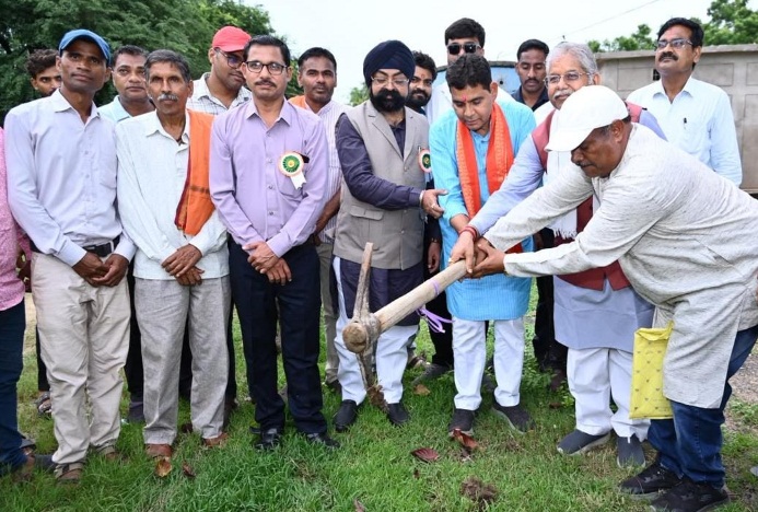भौतिक प्रगति के साथ अपनी समृद्ध परंपरा और मानवीय मूल्यों को सहेजकर रखना ही सच्चा विकास- मंत्री टंक राम वर्मा