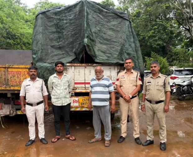 रायपुर में अवैध पशु तस्करी का बड़ा पर्दाफाश: DD नगर पुलिस ने माजदा ट्रक से 10 मवेशी छुड़ाए, 2 तस्कर गिरफ्तार