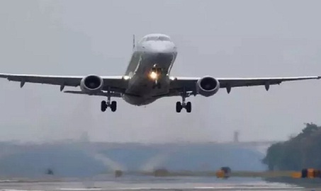 बिलासपुर एयरपोर्ट पर बड़ा विमान हादसा टला: लैंडिंग के समय एलायंस एयर का टायर फटा, 60 यात्री बाल-बाल बचे