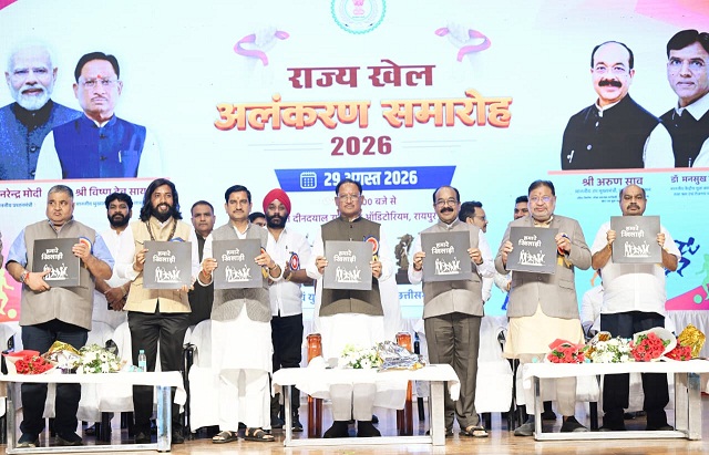 मुख्यमंत्री विष्णु देव साय ने खेलों पर आधारित फोटो प्रदर्शनी और कॉफी टेबल बुक ‘हमारे खिलाड़ी’ का किया विमोचन