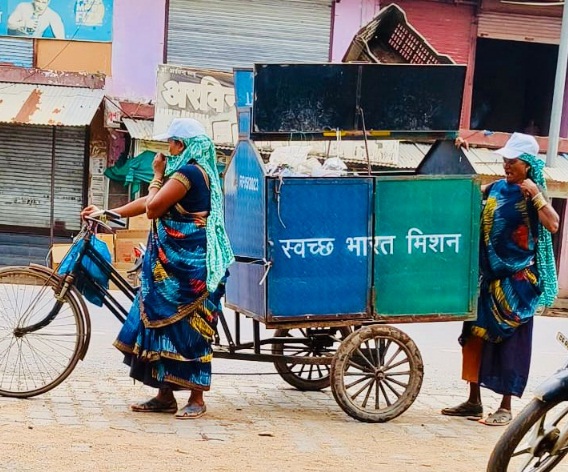 कवर्धा के बिरकोना में स्वच्छता बनी आत्मनिर्भरता की मिसाल: कचरा प्रबंधन से संवरी गांव की सूरत