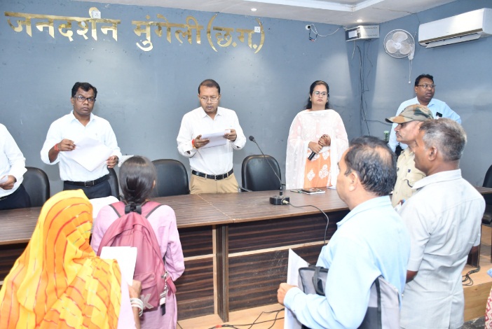 कलेक्टर ने जनदर्शन में आमजनों की सुनी फरियाद