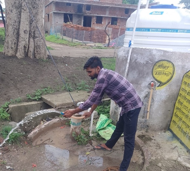 मुंगेली मितान बनी ढोढमा गांव के लिए संजीवनी: 60 दिनों से बंद पड़े बोरपंप को 5 दिनों में कराया चालू