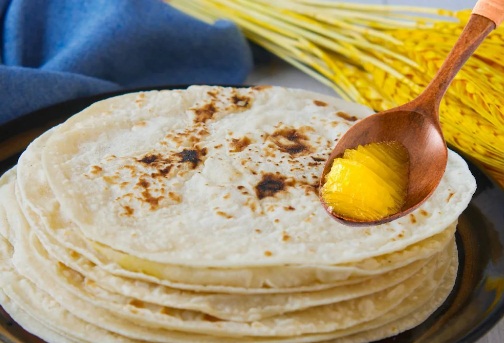 रोटी में घी लगाने से कौन सी बीमारी ठीक होती है? जानें इसके फायदे