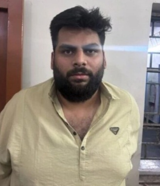 जन्माष्टमी पर Dry Day की धज्जियां उड़ाने वाले Platinum Bar पर पुलिस का शिकंजा, संचालक गिरफ्तार; लाइसेंस रद्द करने की तैयारी