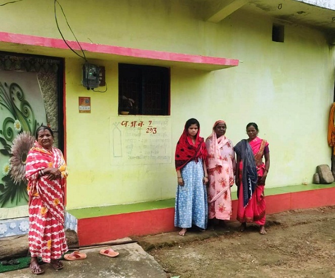 प्रधानमंत्री आवास योजना से अमर सिंह उईके का मिट्टी का घर बना पक्का आशियाना