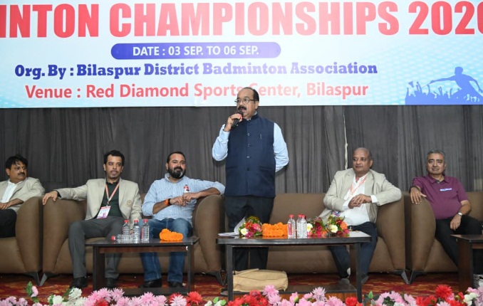 उप मुख्यमंत्री अरुण साव ने वेस्ट जोन इंटर स्टेट बैडमिंटन प्रतियोगिता के विजेताओं को किया पुरस्कृत