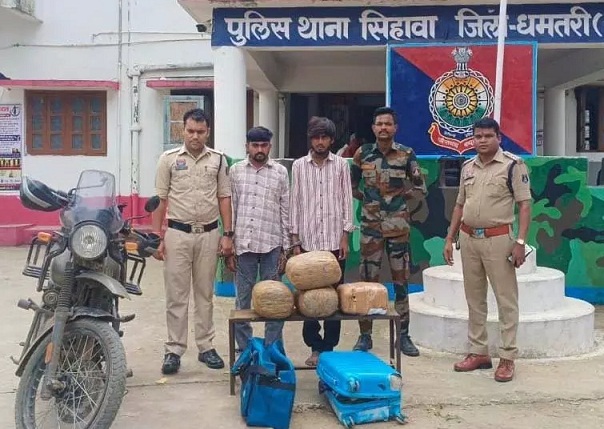 उड़ीसा से दिल्ली तक गांजे की बड़ी खेप खपाने की साजिश नाकाम, धमतरी पुलिस ने 20 किलो से ज्यादा मादक पदार्थ के साथ दो अंतरराज्यीय तस्करों को दबोचा