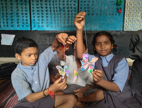 बैगलेस डे पर विद्यालयों में स्वच्छता, रचनात्मकता और खेल गतिविधियों से बच्चों ने सीखा व्यावहारिक जीवन कौशल