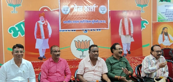 मुंगेली अटल परिसर में पत्रकार वार्ता: जिला पंचायत अध्यक्ष श्रीकांत पांडे ने कांग्रेस और राहुल गांधी पर साधा निशाना