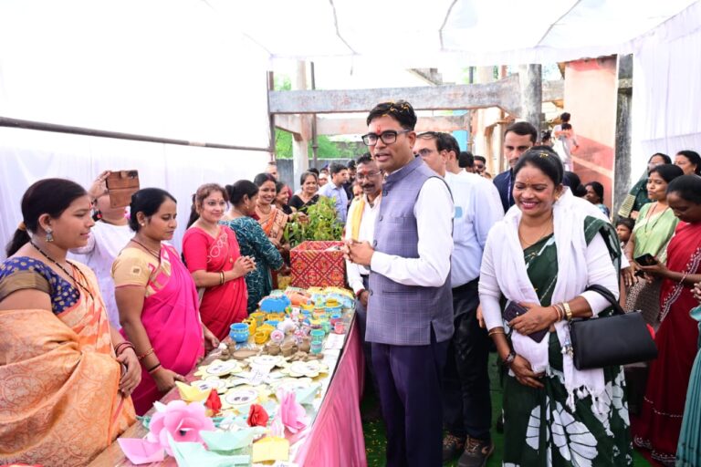 आंगन मिलन सेवा में शामिल हुए वित्त मंत्री ओ.पी. चौधरी