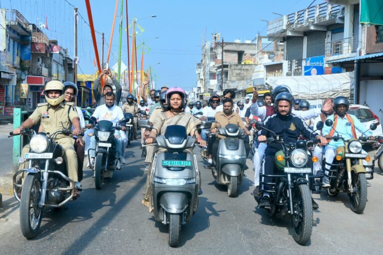 महिला एवं बाल विकास मंत्री राजवाड़े और स्वास्थ्य मंत्री श्याम बिहारी जायसवाल बाइक रैली में हुए शामिल