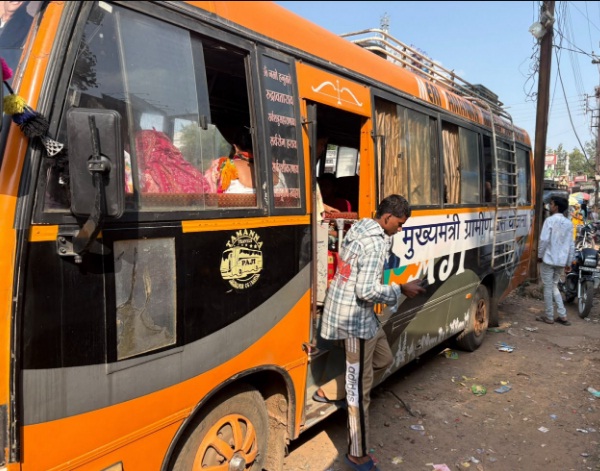 ’मुख्यमंत्री ग्रामीण बस सेवा ने आसान की बस्तर के दूरस्थ इलाकों की राह’