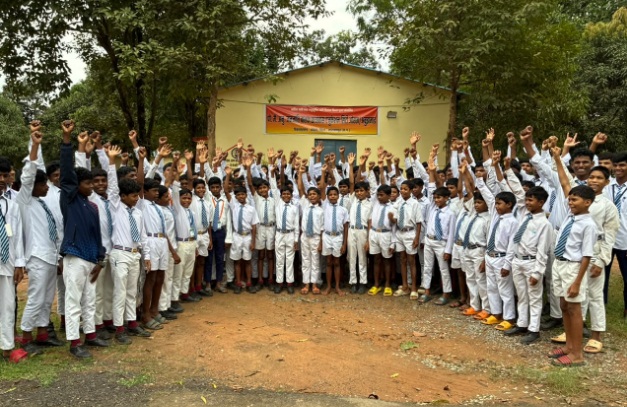 अबूझमाड़ में बदलाव की नई इबारत: जहां 15 साल रहा सुरक्षा कैंप, अब वहीं संवर रहा आदिवासी बच्चों का भविष्य
