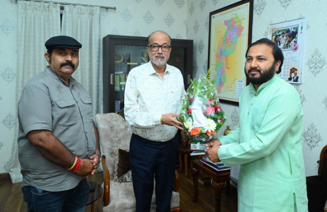 राज्यपाल रमेन डेका से महाराजा कमल चंद्र भंज देव ने की भेंट