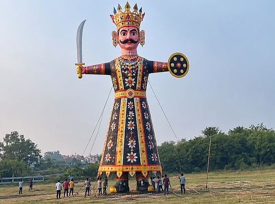 राजधानी रायपुर में दशहरा की भव्य तैयारियां: WRS मैदान में 101 फीट का रावण होगा दहन, सुरक्षा और यातायात के पुख्ता इंतजाम