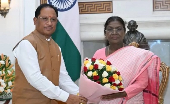 राष्ट्रपति द्रौपदी मुर्मू पहुंची रायपुर, मुख्यमंत्री साय ने किया भव्य स्वागत, जानिए कार्यक्रमों की विस्तृत रूपरेखा