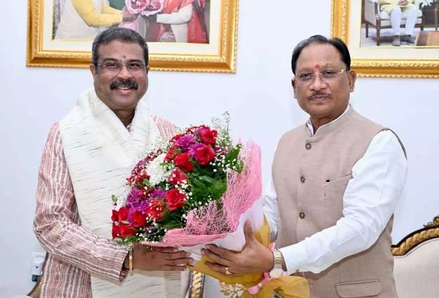 मुख्यमंत्री विष्णुदेव साय से मिले सांसद धर्मेंद्र प्रधान: छत्तीसगढ़ के विकास और शिक्षा सुधारों पर विशेष मंथन