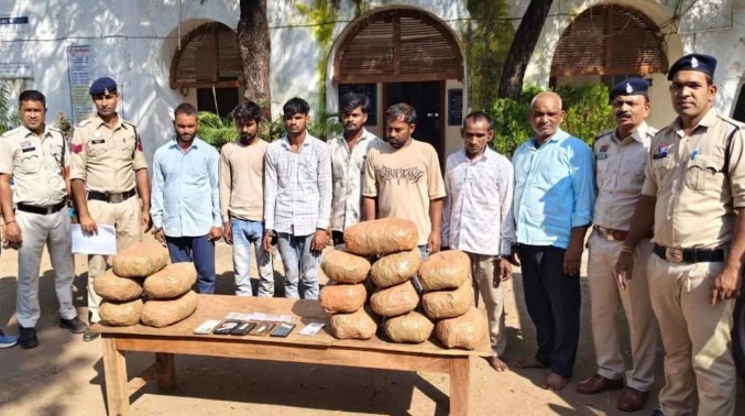 बलौदाबाजार में ‘ऑपरेशन निश्चय’ के तहत बड़ी कार्रवाई: 15 लाख से अधिक के गांजा के साथ 7 अंतरराज्यीय तस्कर गिरफ्तार