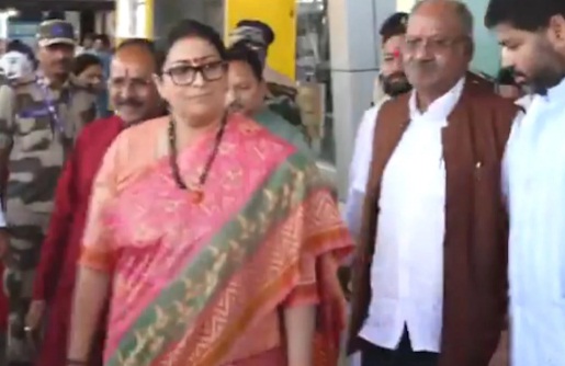 प्रदेश प्रभारी बनने के बाद पहली बार छत्तीसगढ़ पहुंचीं स्मृति ईरानी, सादगी और बैठकों से दिया बड़ा संदेश