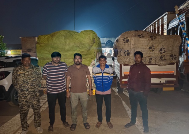 जशपुर में बड़ी कार्रवाई: झारखंड से अवैध रूप से छत्तीसगढ़ लाया जा रहा धान जब्त, दो पिकअप वाहन जब्त