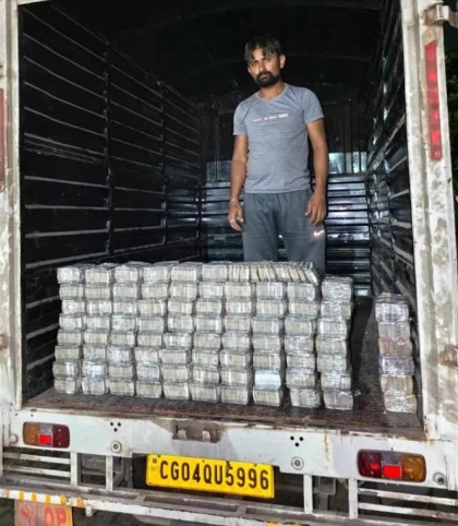 दुर्ग में बड़ी कार्रवाई: वाहन चेकिंग के दौरान पिकअप के सीक्रेट चेंबर से 4 करोड़ रुपए नकद बरामद