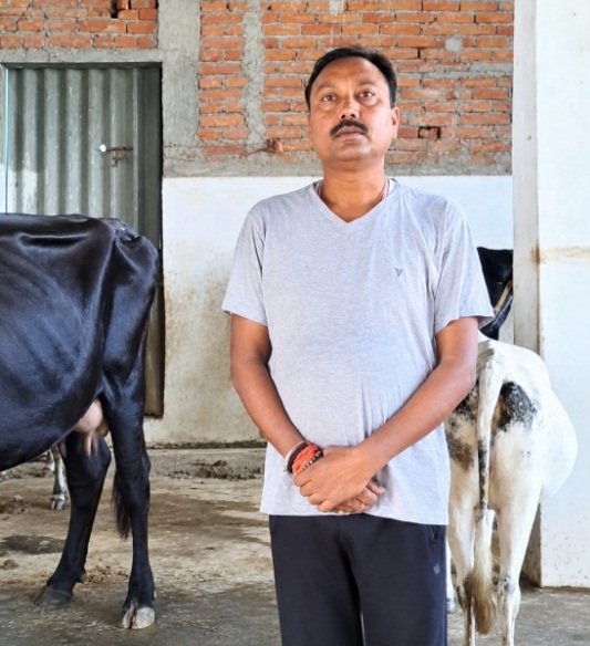 वैज्ञानिक पशुपालन से आत्मनिर्भरता की राह पर अनूप कश्यप