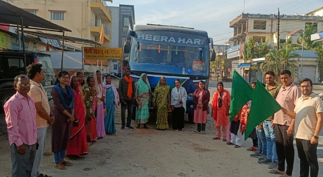 जशपुर के 194 और श्रद्धालु अयोध्या धाम रवाना: ‘श्री रामलला दर्शन योजना’ से अब तक जिले के 3,062 लोग कर चुके हैं निःशुल्क दर्शन