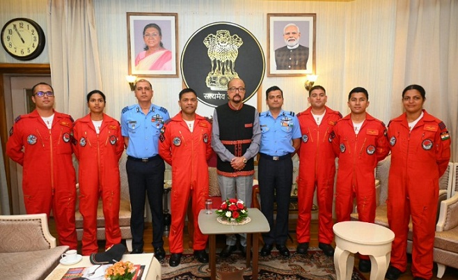 राज्यपाल रमेन डेका से एयर ऑफिसर कमांडिंग नंदा कुमार बाला ने की सौजन्य भेंट